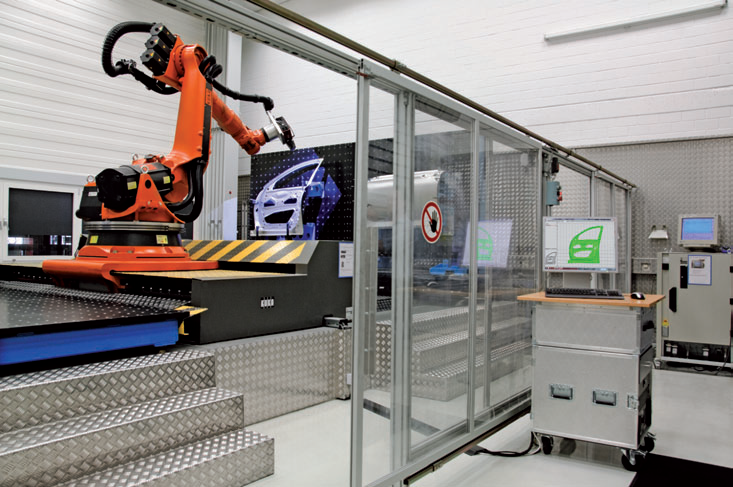Fig. 1: The robot inspection cell enables BMW to save time inspecting sheet metal components ranging from lock plates to complete side panels withou t the need for operator intervention.