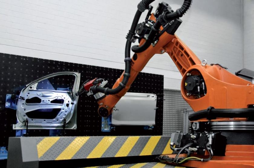 BMW | Automated Robot Inspection Cell for Quality Control on Sheet Metal Components